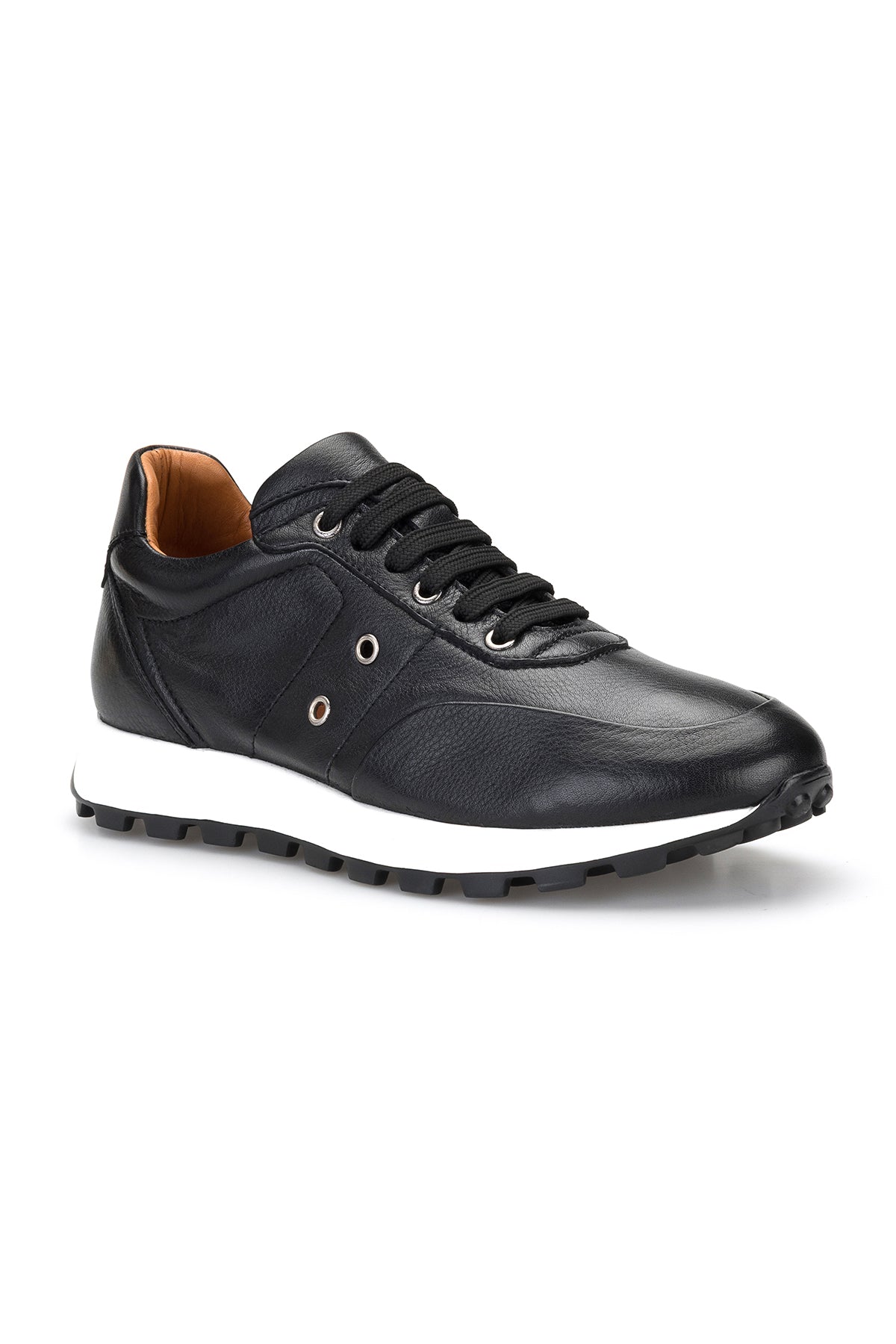 Schwarzes Sneaker-Design, Blick auf die weiche Lederoberfläche und die EVA-Laufsohle.