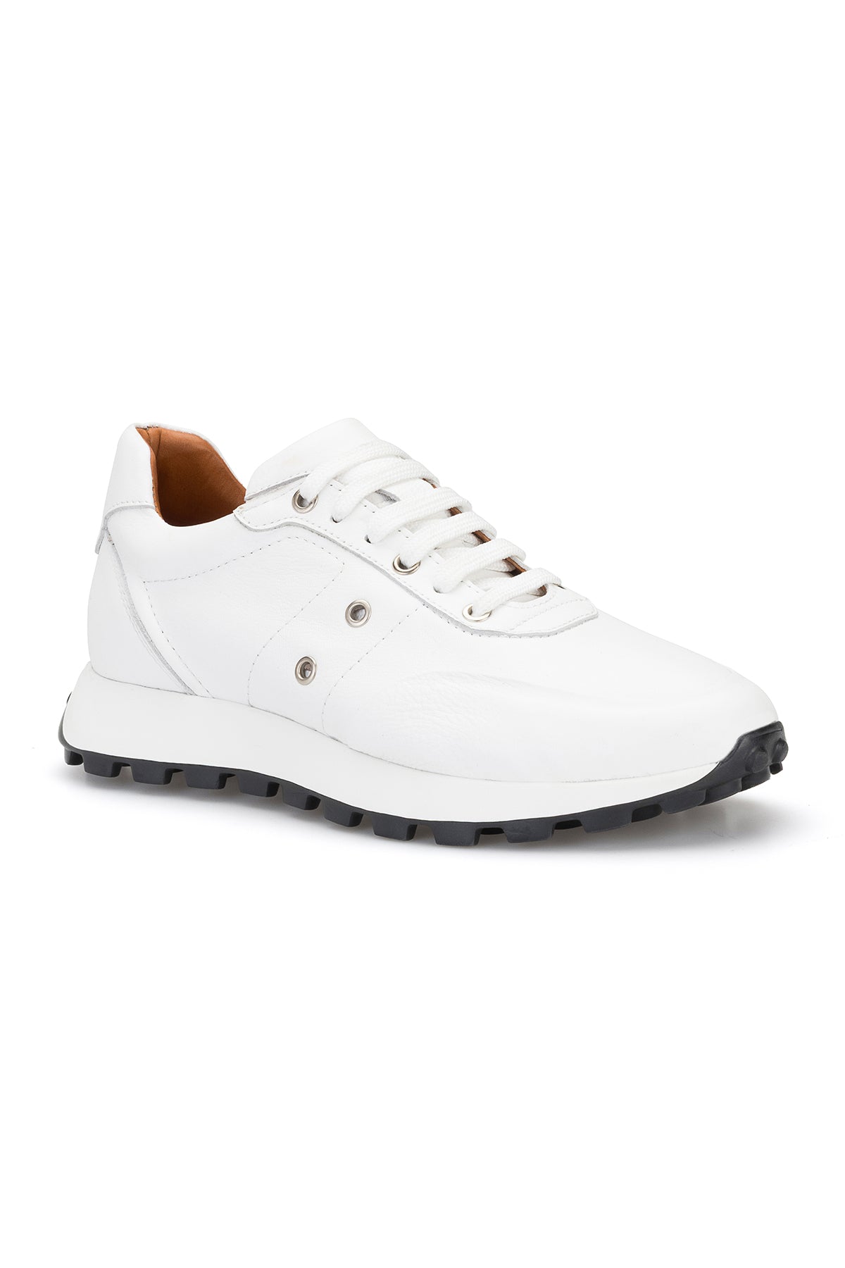 Vorschau des Sneakers auf einem neutralen Untergrund, hebt die klassische Weißfarbe hervor.