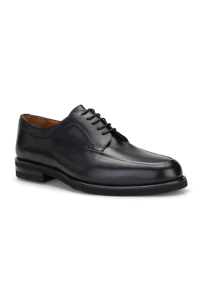 Close‑up of the EVA sole on the black business shoe, showcasing its lightweight construction.