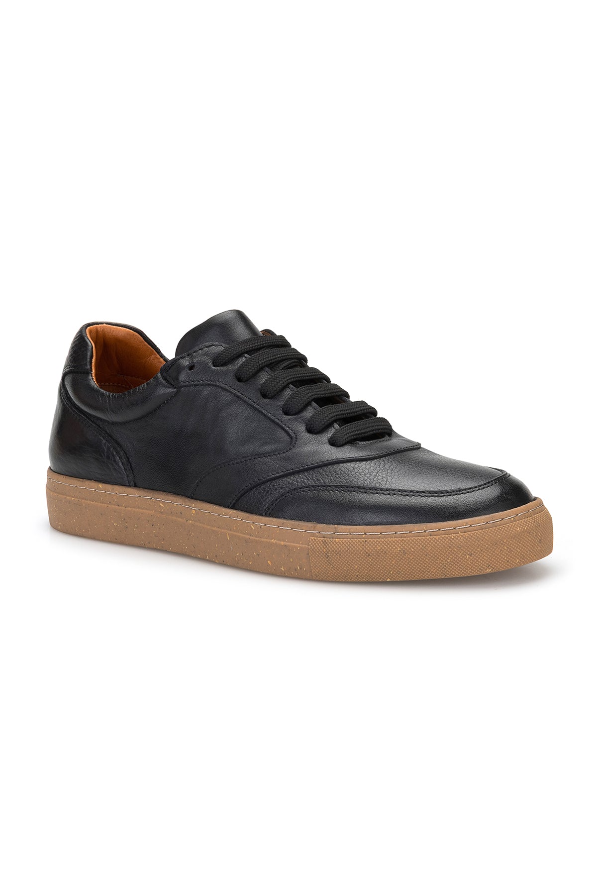 Sneaker in Schwarz, Detail der Decksohle aus Leder
