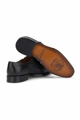 Schuh im Alltag – schwarzer Double Monk Schuh von Gianni & Armando, ideal für Büro und Freizeit.