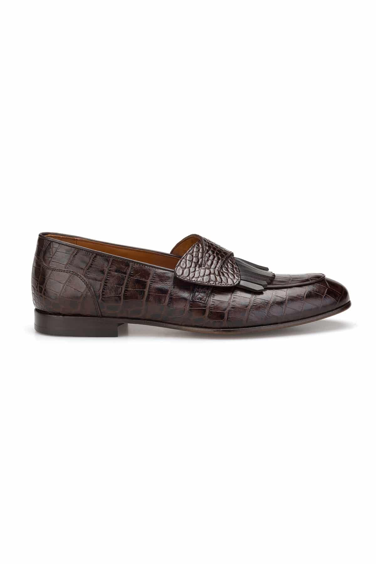Vue de face du mocassin avec bout rond et fermoir slipper