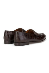 Detail des Krokodilmusters – feine Textur auf dem Obermaterial des Loafers