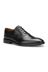 Rückansicht der schwarzen Business-Schuhe – klare Silhouette und feine Schnürdetails
