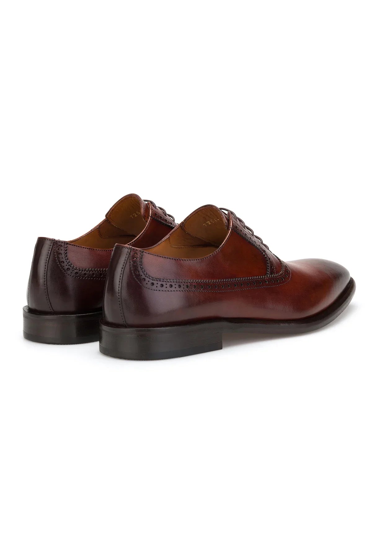 Schuhspitze des Terracotta Business-Schnürers in eleganter Spitzform