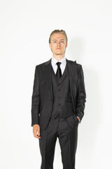 Grauer Slim Fit Herrenanzug aus Wolle mit Spitzrevers .