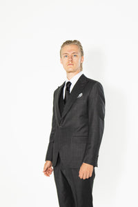 Grauer Slim Fit Herrenanzug aus Wolle mit Spitzrevers .