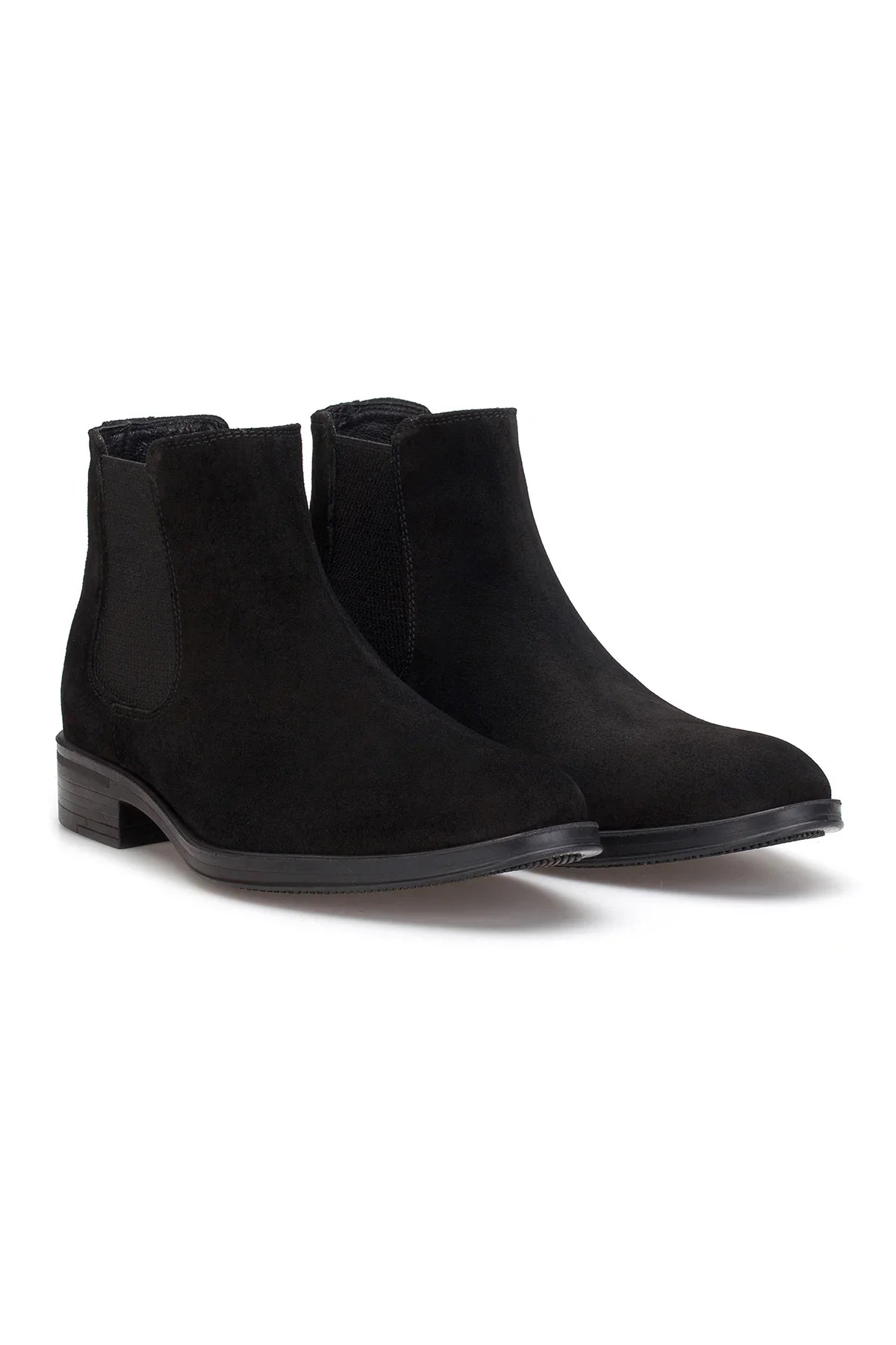 Vorderansicht der Wildleder Chelsea Boots in Schwarz mit elastischem Detail