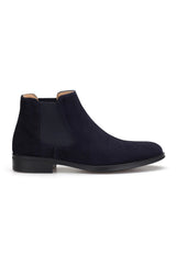 Seitliche Ansicht der Chelsea-Boots mit rutschfester Gummisohle und feinem Wildleder-Obermaterial