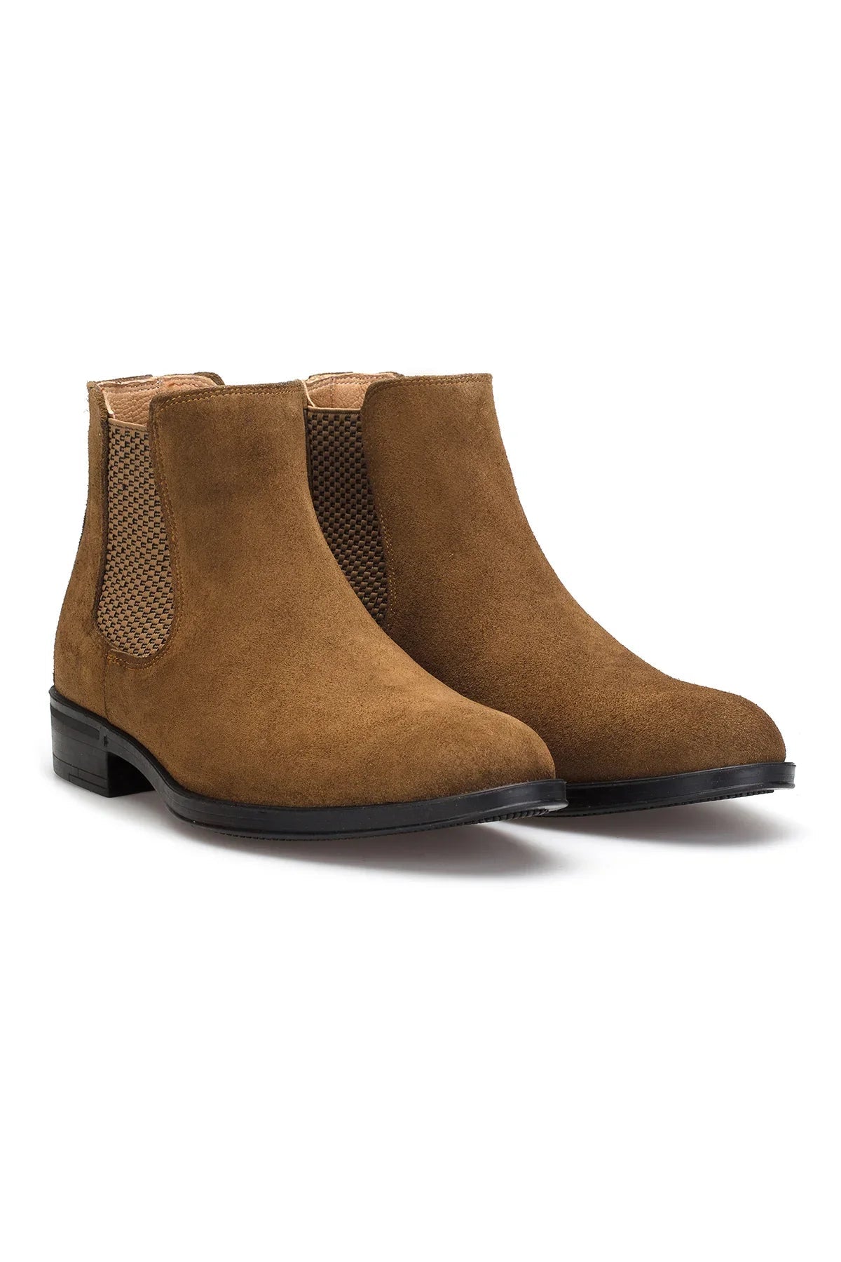 Chelsea Boots aus Wildleder in warmem Tobacco Braun – Vorderansicht