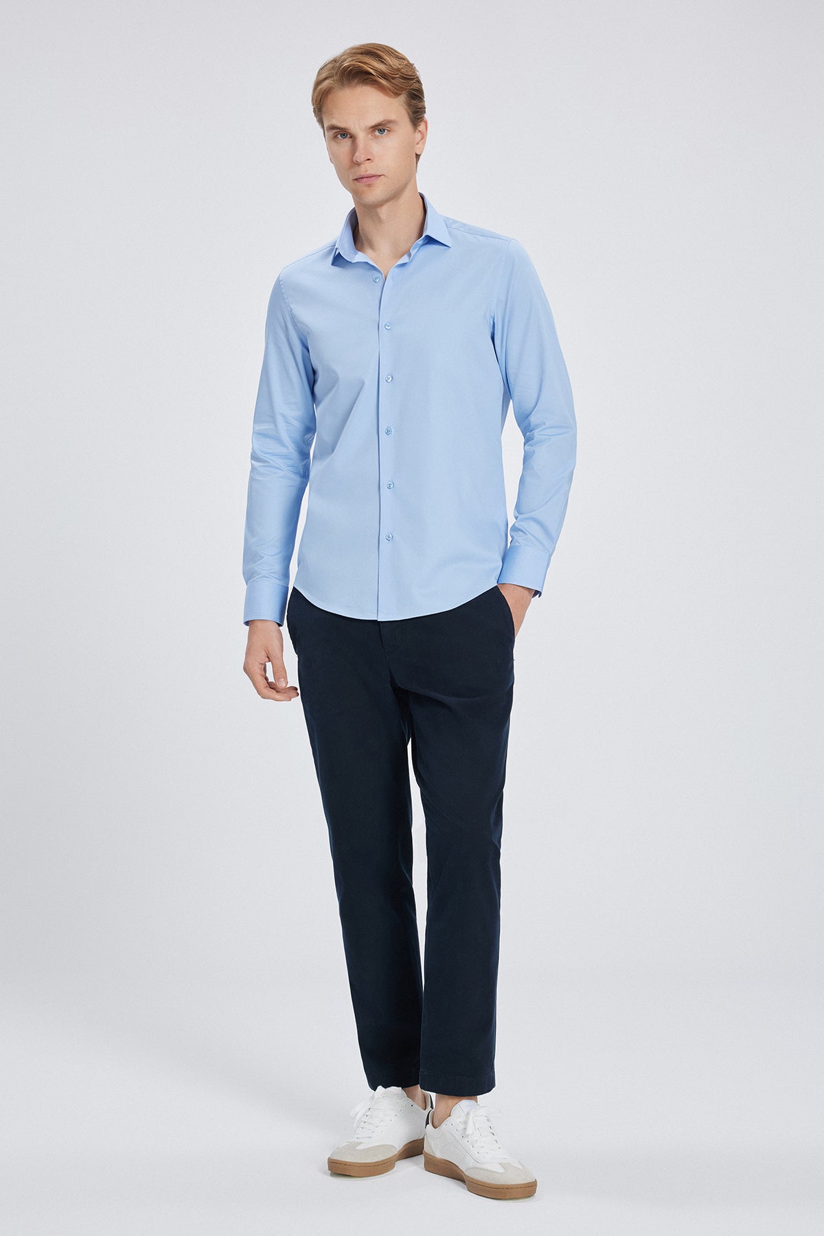 Slim Fit Original Business Hemd in Hellblau unifarben 100 % Satinierte Baumwolle.