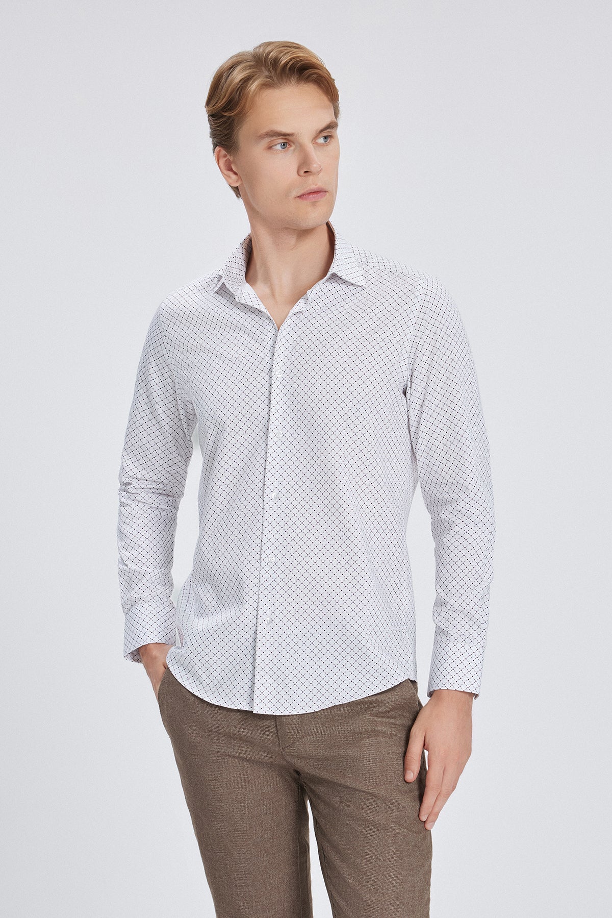 Back view of Slim Fit Hemd showing clean collar and fabric stretch