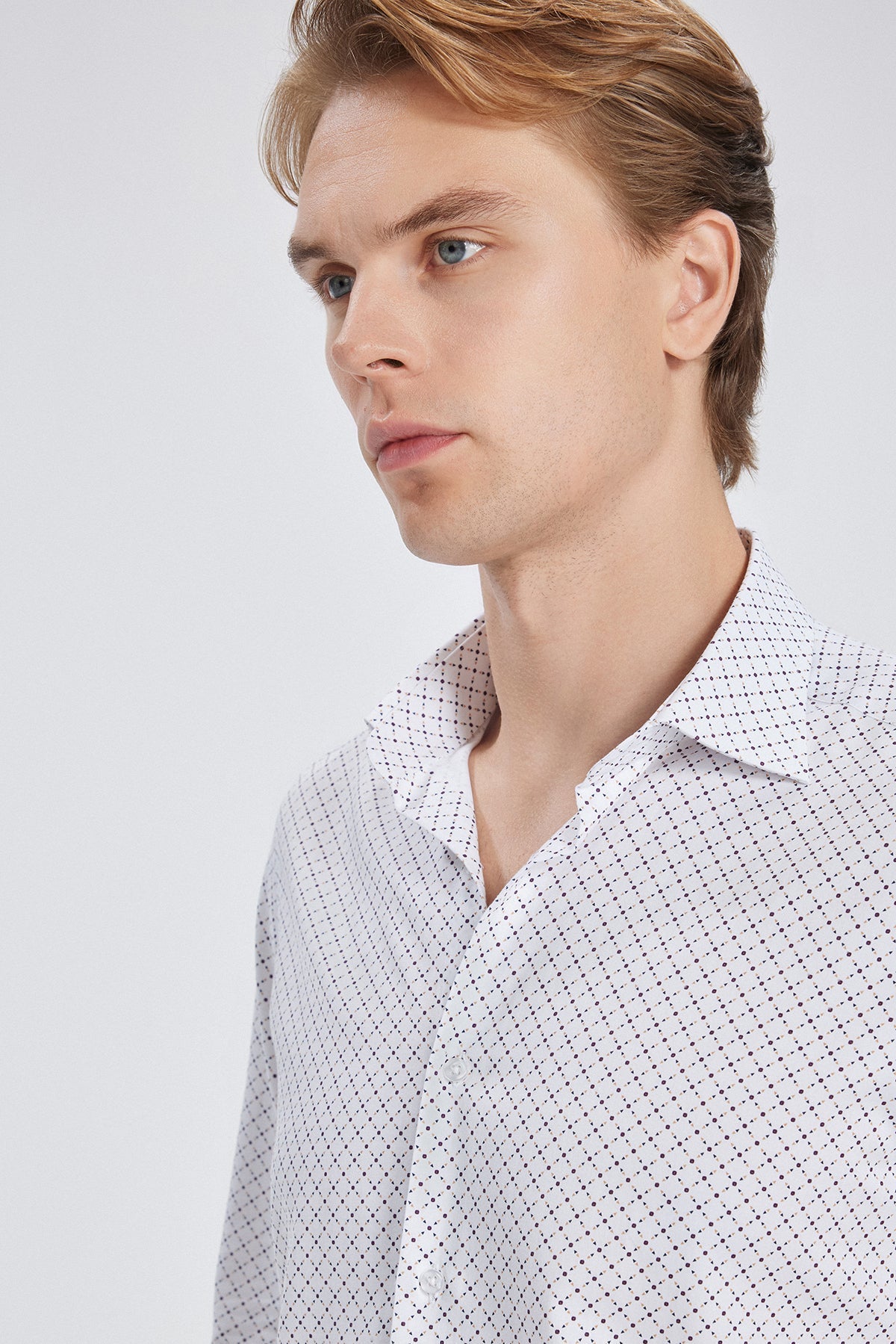 Close-up of satin texture on Slim Fit Hemd, revealing smooth weave