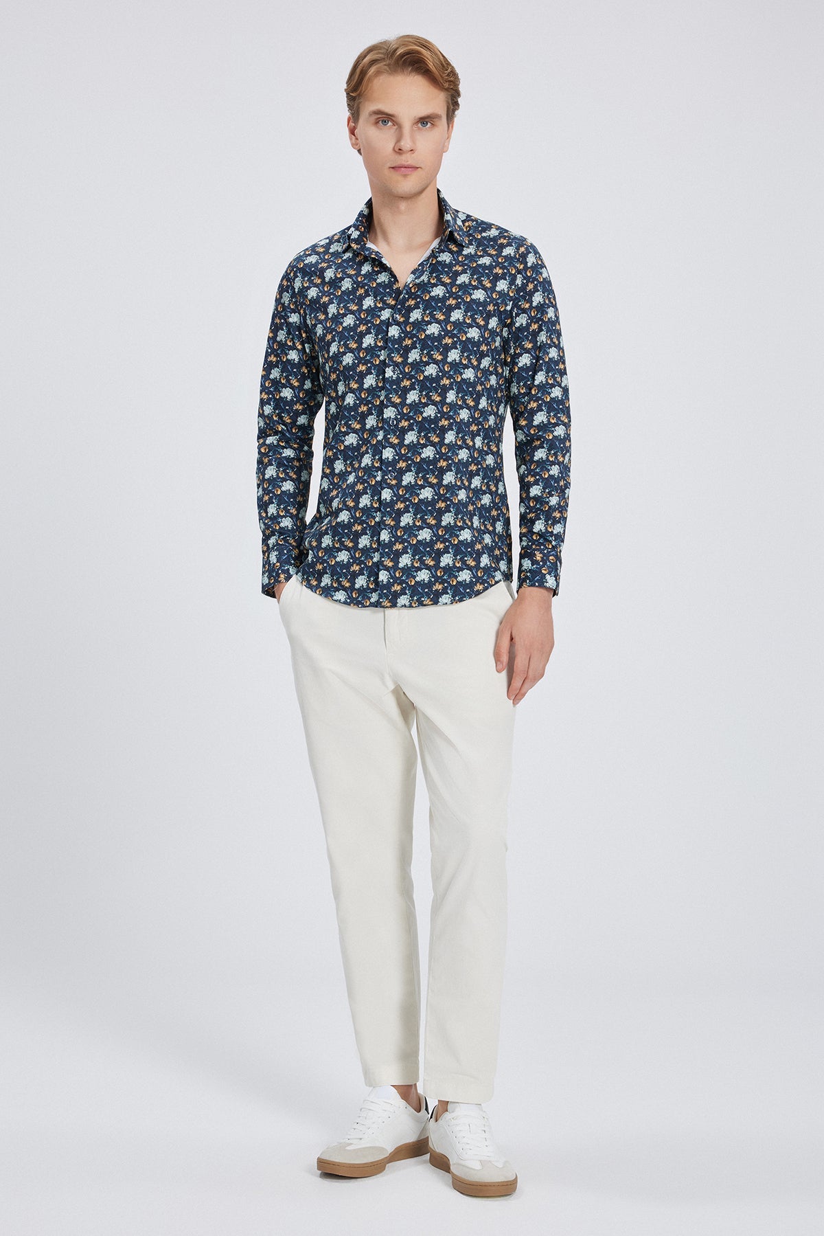 Hemd im Seitenprofil, Blumenmuster in lebendigen Farben, Slim Fit Passform