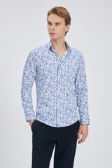 Rückansicht des Slim-Fit Hemdes mit feinem Stoff