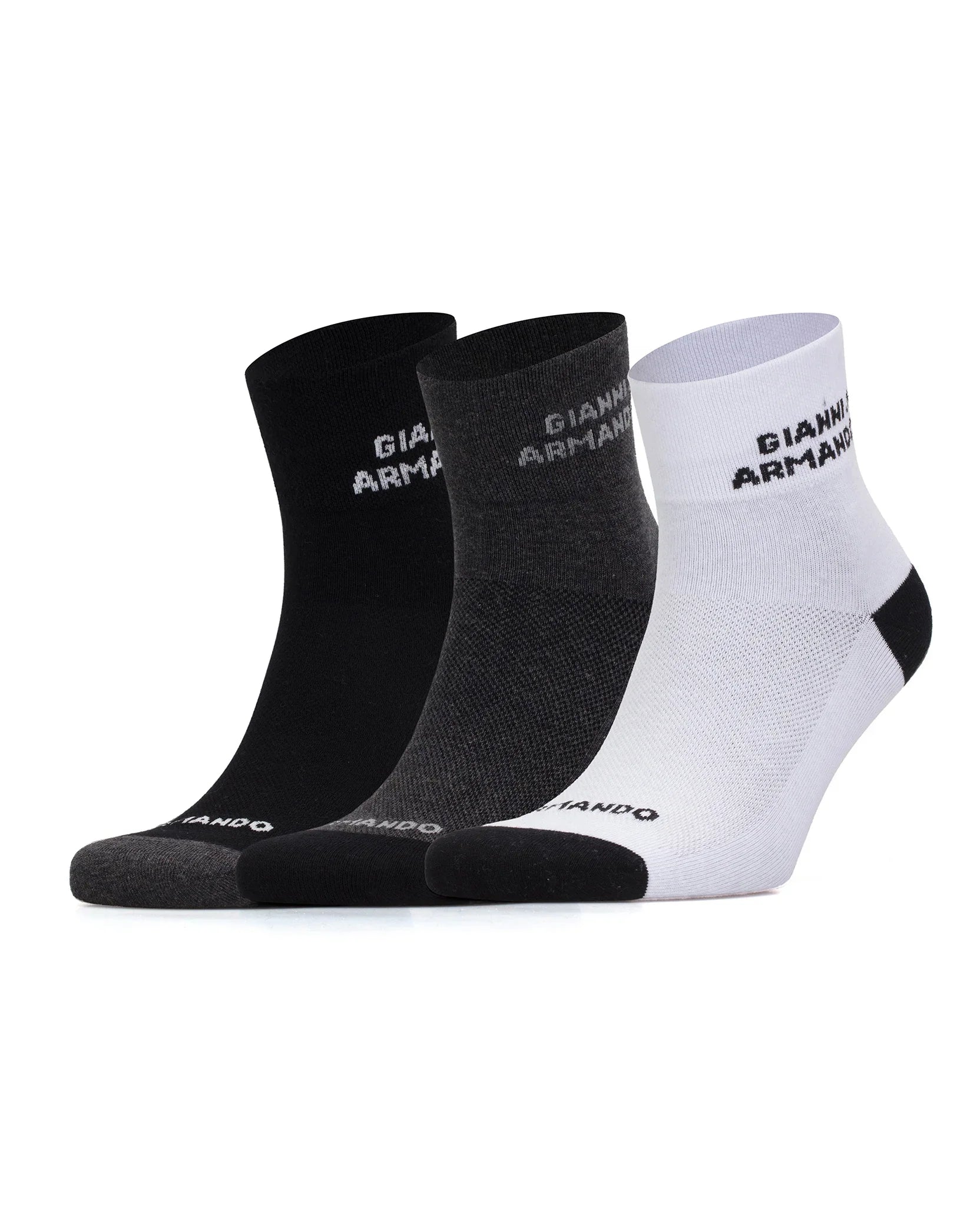 Vollansicht des 6‑Pack Ankle Socks in Weiß, Schwarz und Anthrazit – farbige Packung auf weißem Untergrund