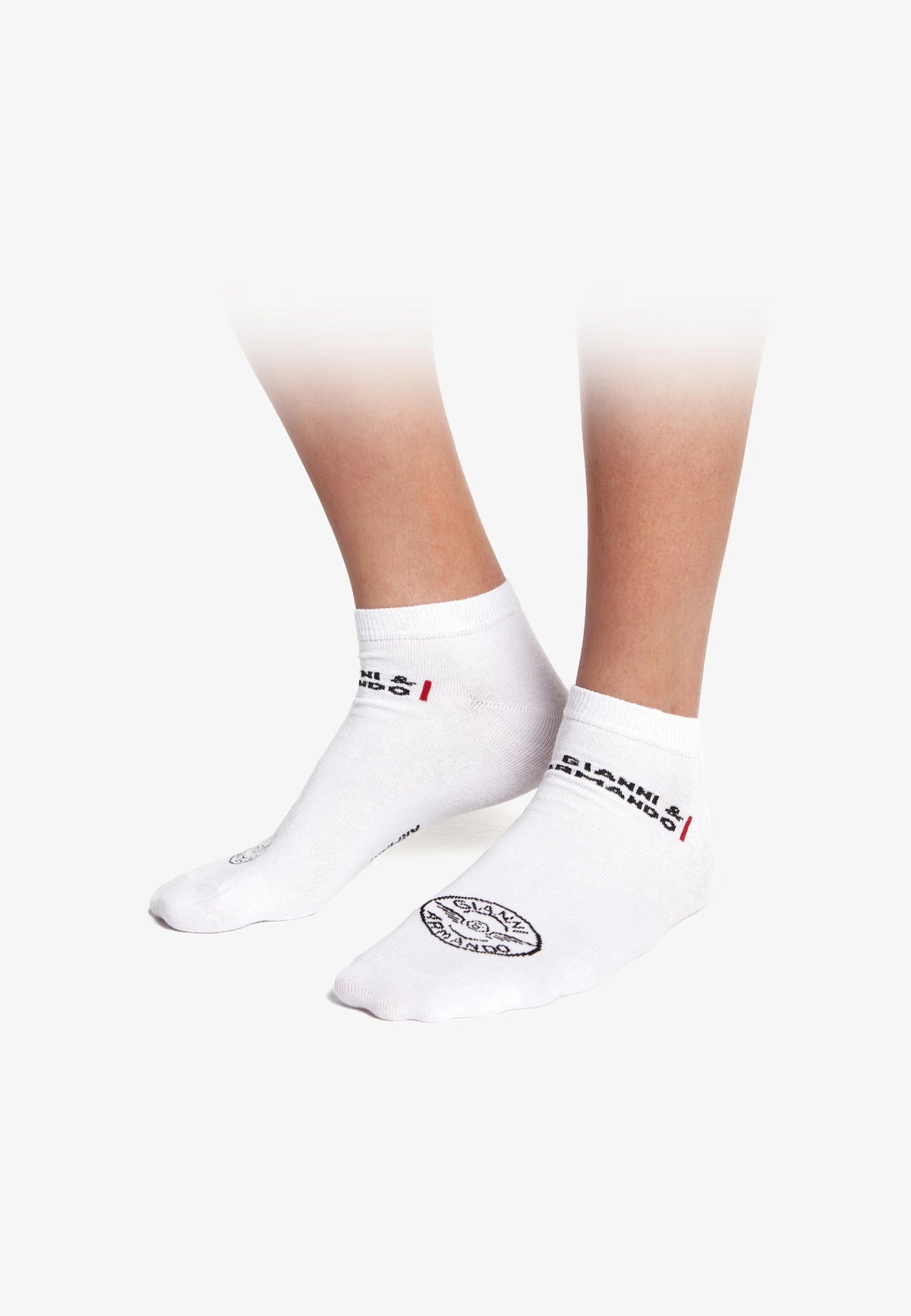 Packansicht der 6er-Paar Herrenknöchelsocken in Weiß, Schwarz und Anthrazit – moderne Farbkombination.