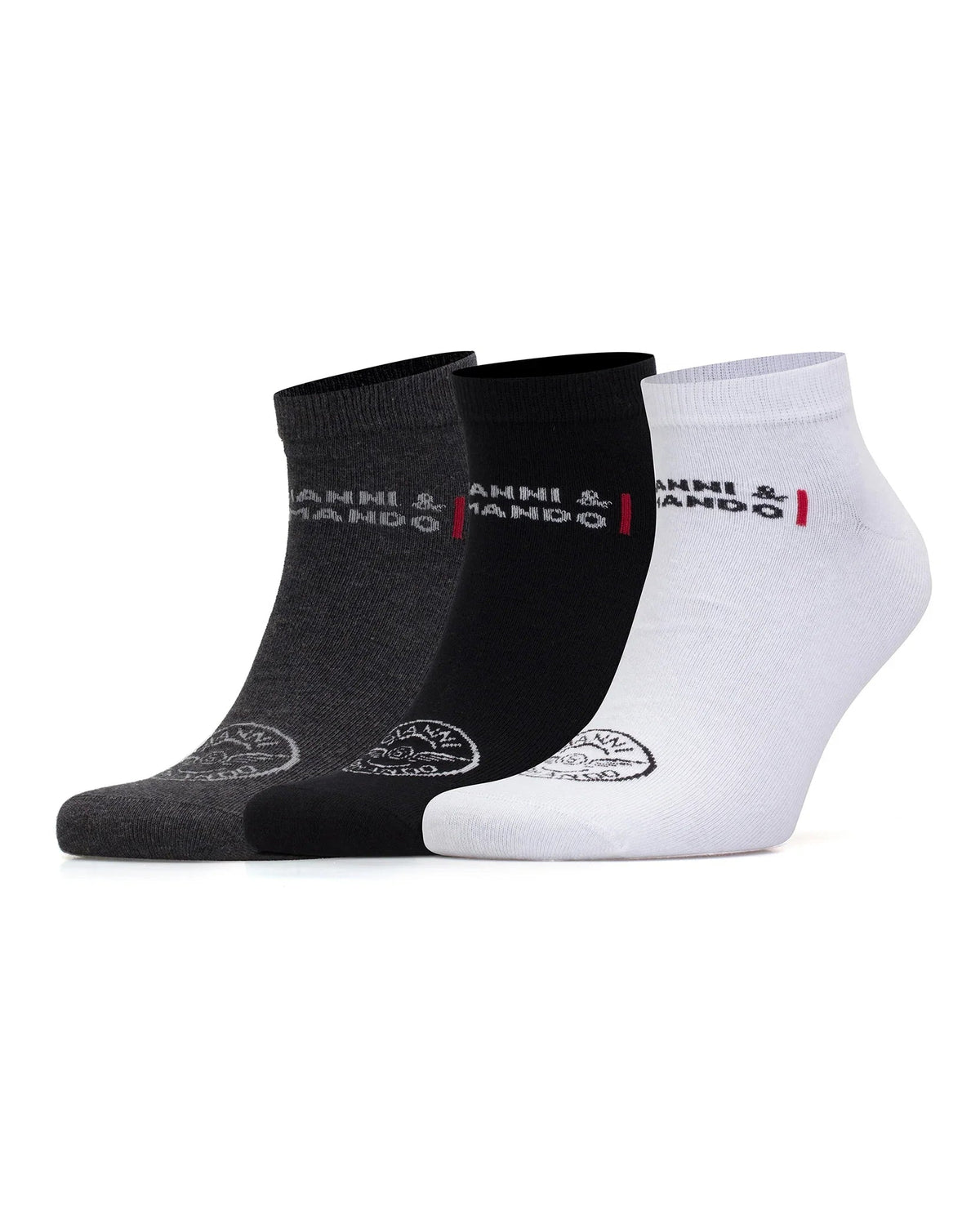 Detailansicht eines schwarzen Herrenknöchelsockens – feine Nähte und hochwertige Verarbeitung.